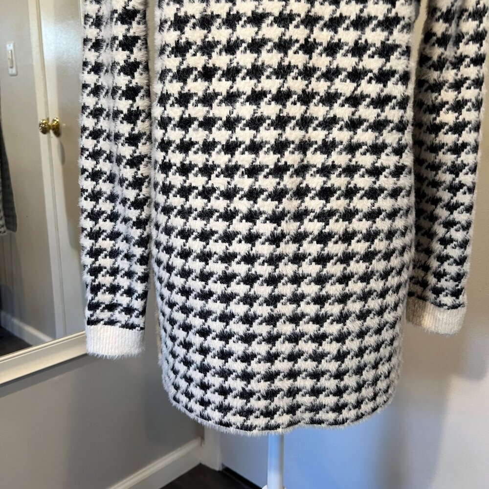 Cyrus Black & Cream Houndstooth Fuzzy Cardigan, Size Small - Picture 14 of 16
